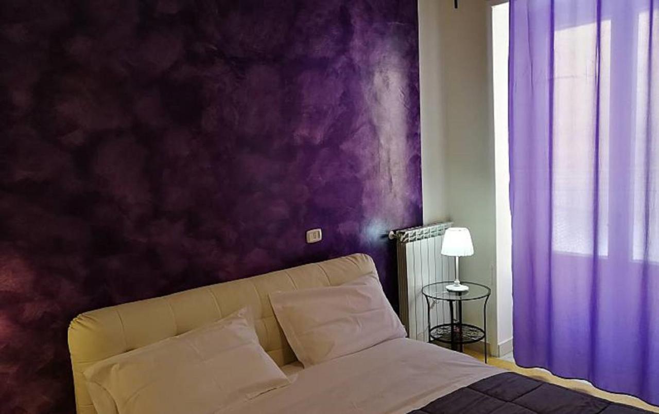B&B アンティチ リヴェルベリ イン ステーション サレルノ 部屋 写真
