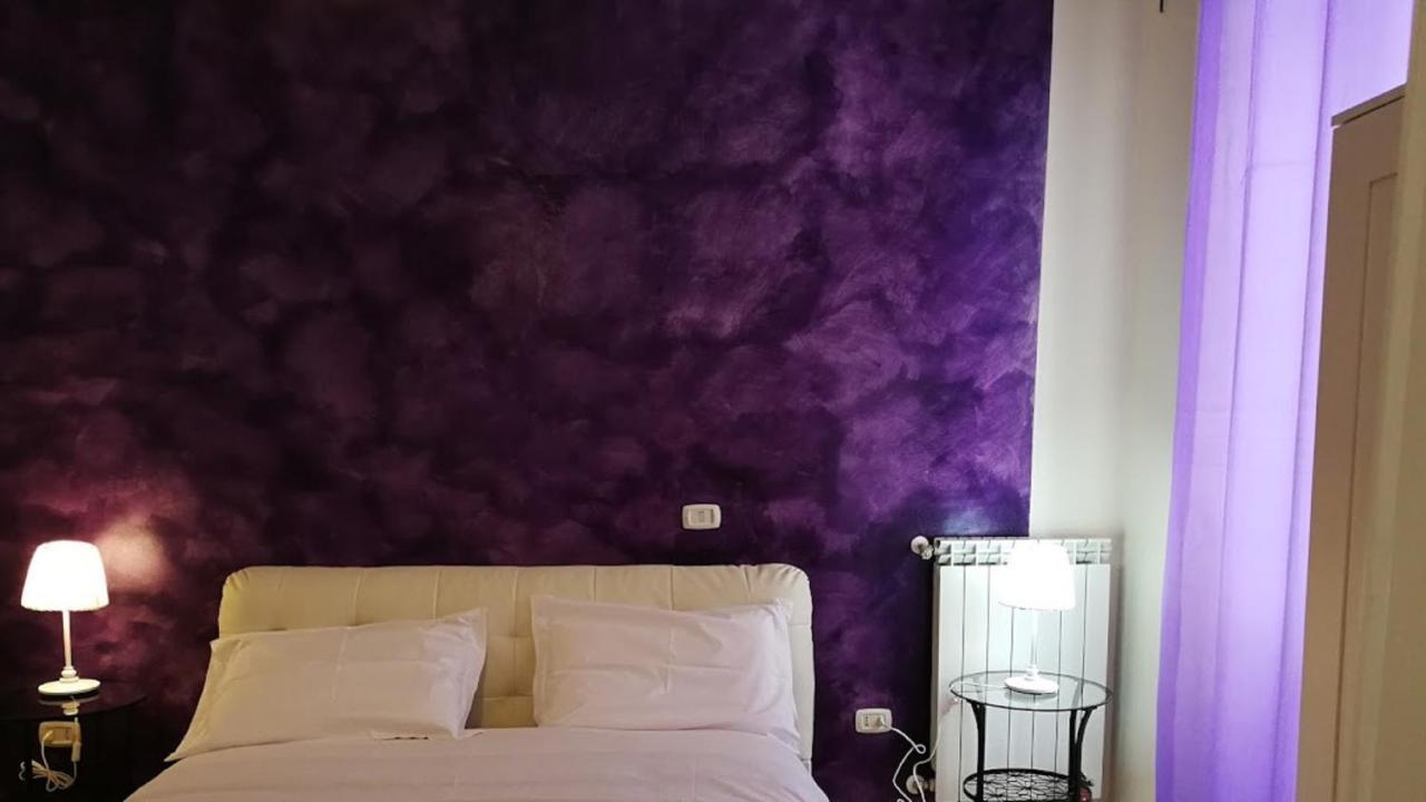 B&B アンティチ リヴェルベリ イン ステーション サレルノ 部屋 写真