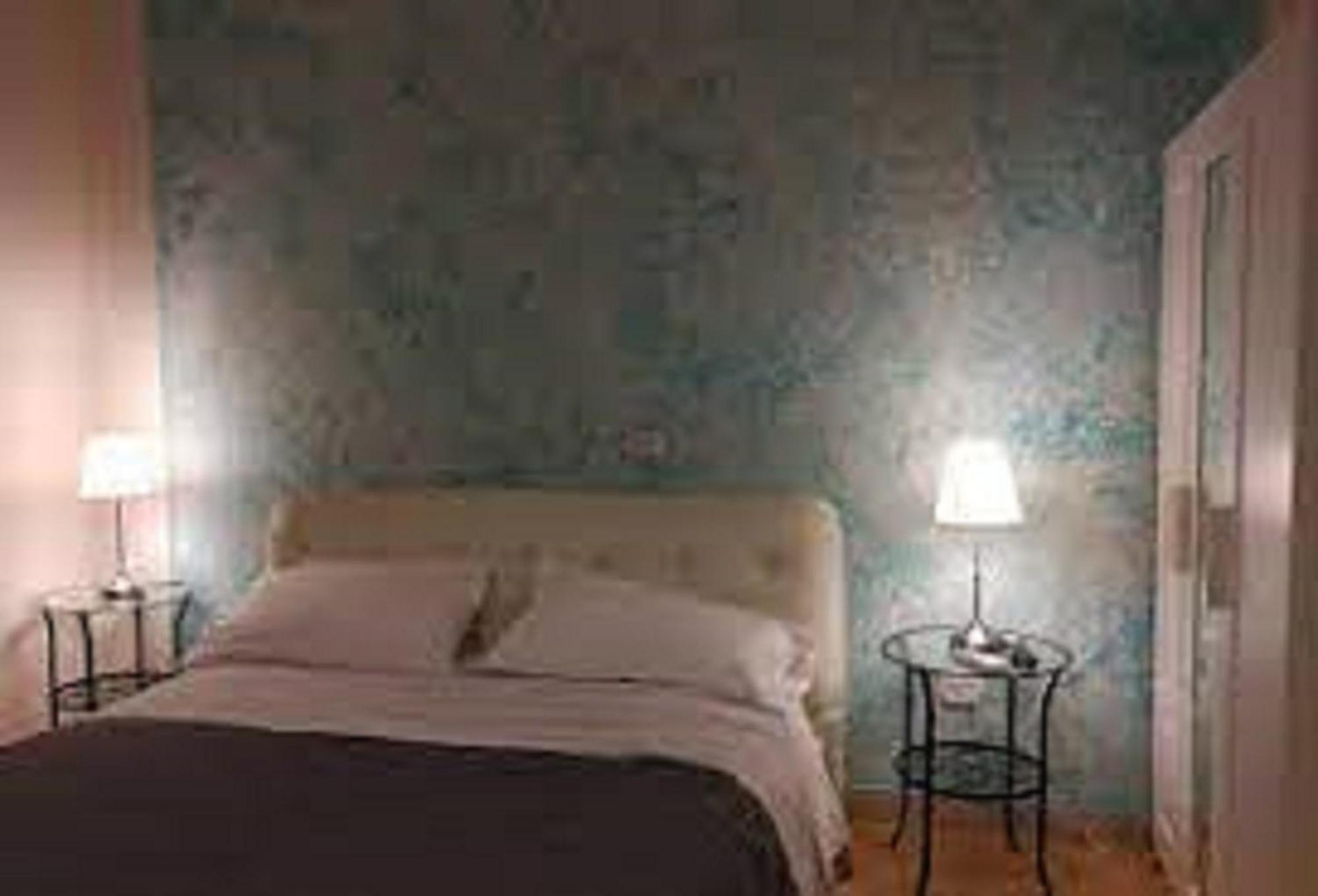 B&B アンティチ リヴェルベリ イン ステーション サレルノ 部屋 写真